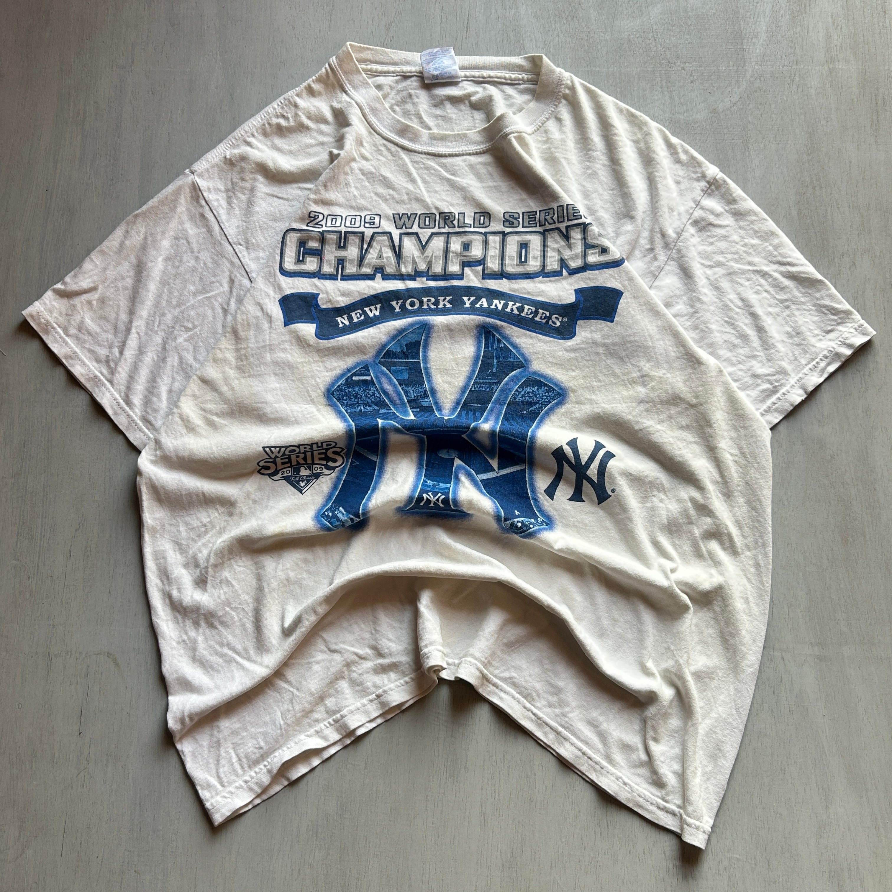 New York Yankees 2009 Champions Vintage Tee (Off-White)