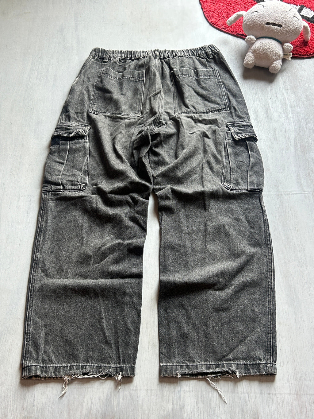 Washed Black Wide-Leg Cargo Jeans - (L)
