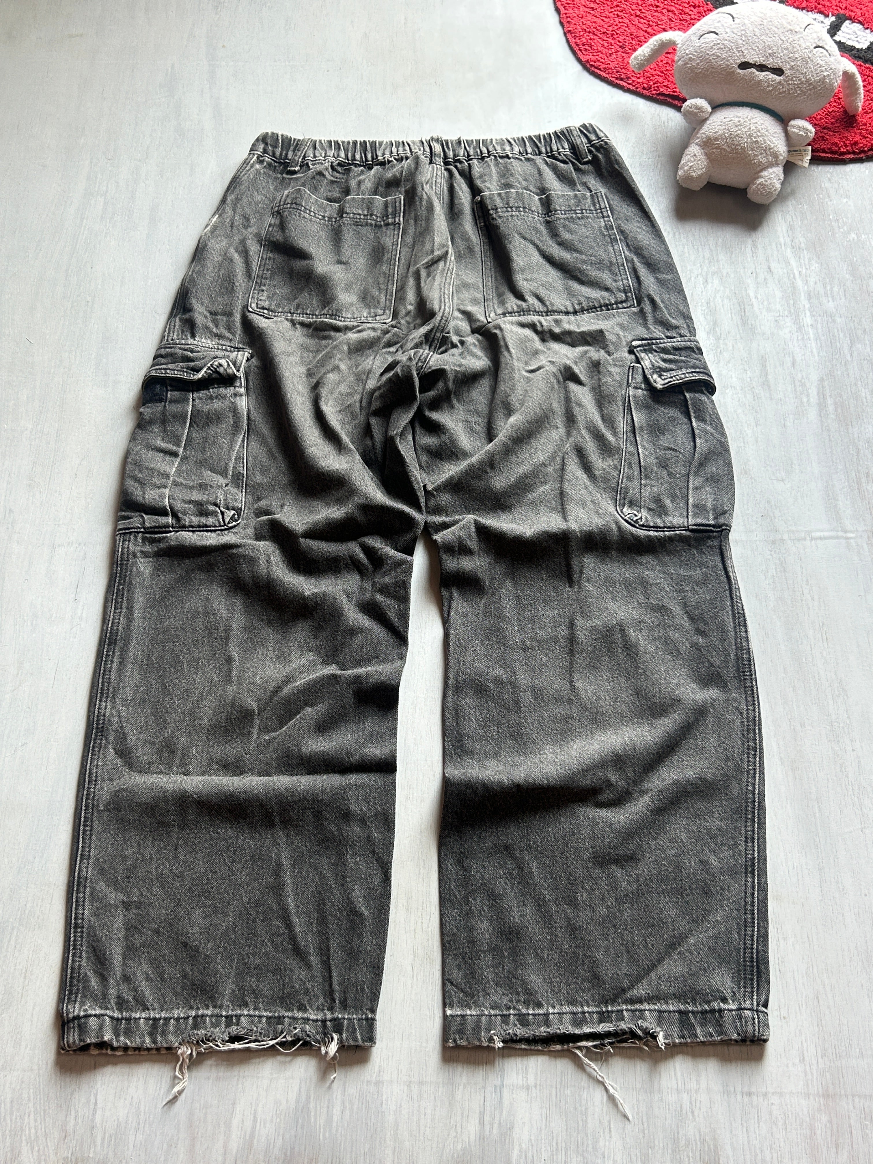 Washed Black Wide-Leg Cargo Jeans - (L)