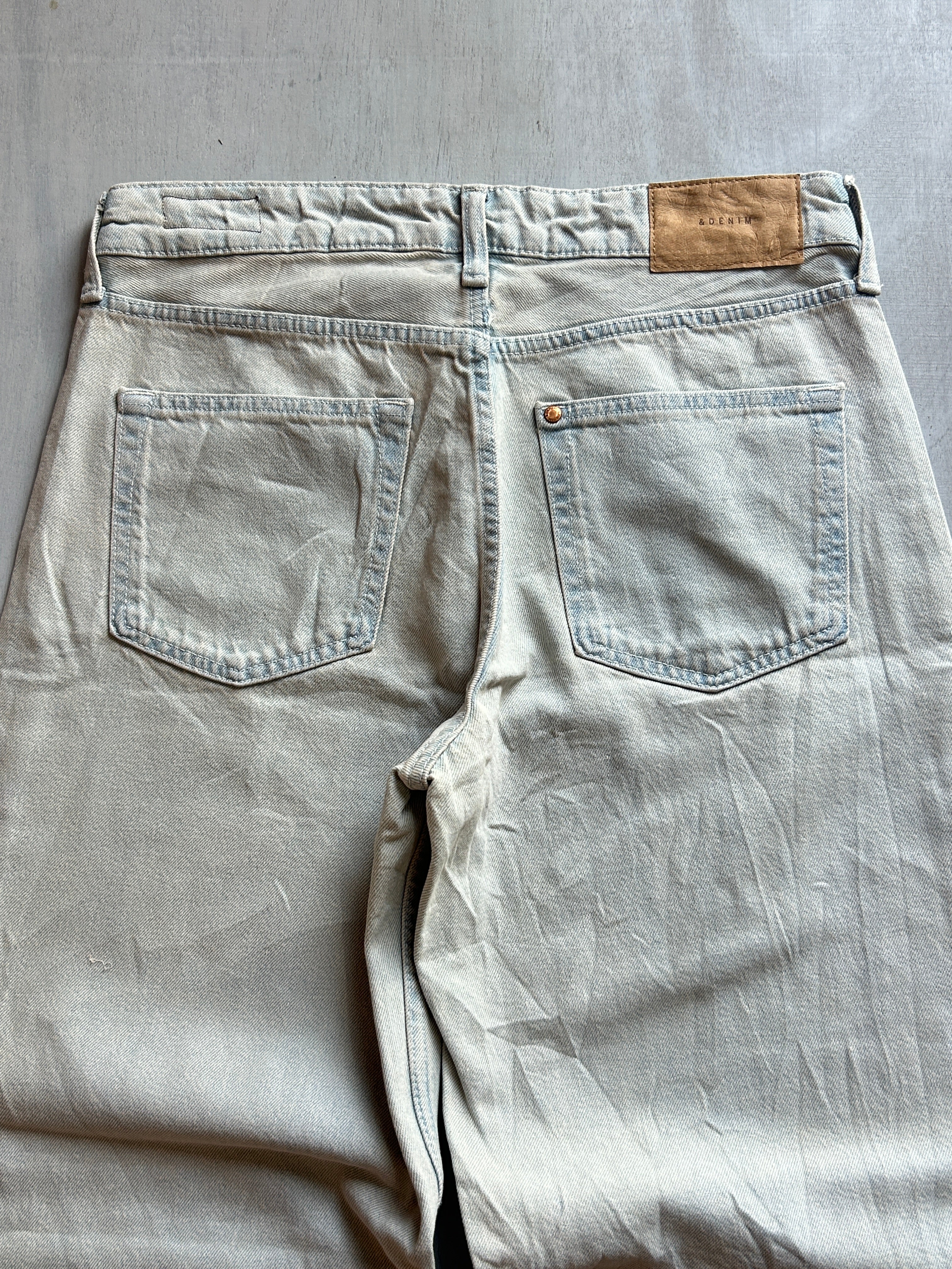 Bone Wash Baggy Denim - (L)